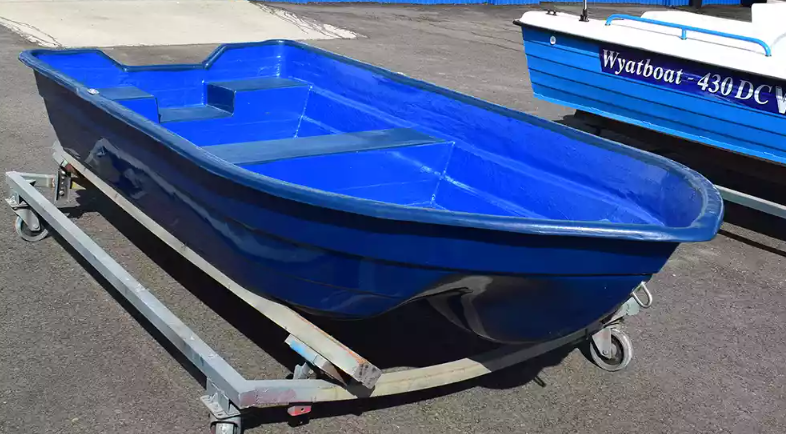 Стеклопластиковая лодка Neman-340 (тримаран) в Севастополе