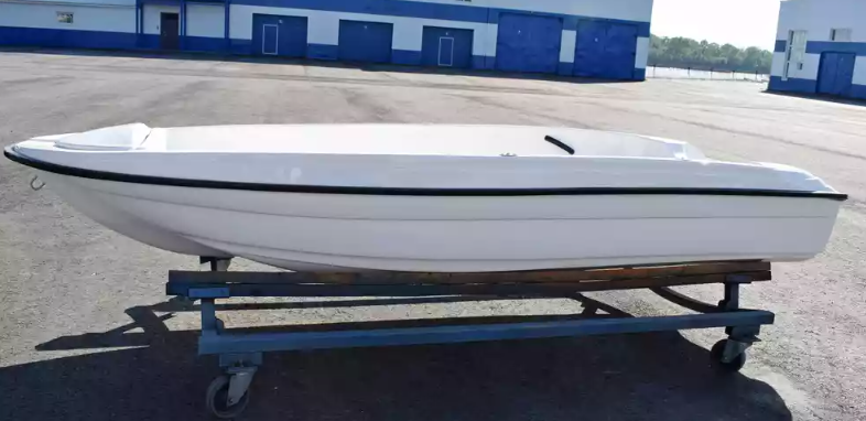 Стеклопластиковая лодка Пингвин (тримаран) в Севастополе