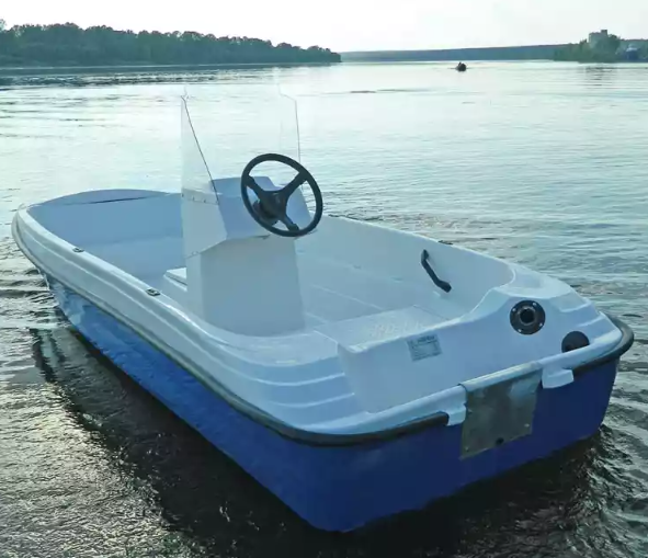 Стеклопластиковая лодка Пингвин с консолью (тримаран) в Севастополе