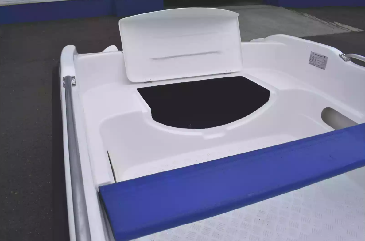 Стеклопластиковая лодка Пингвин New (тримаран) в Севастополе