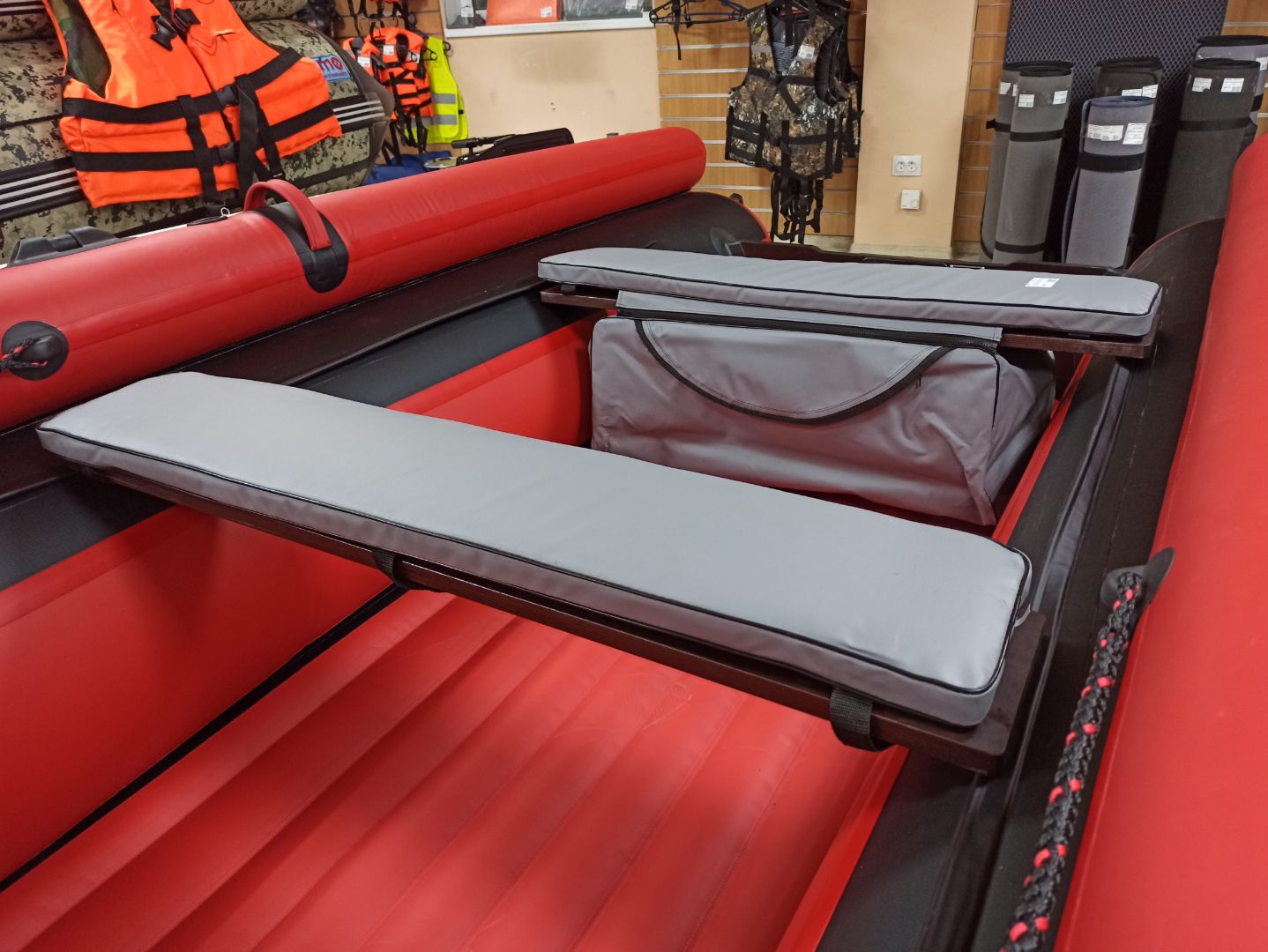 КОМПЛЕКТ МЯГКИХ НАКЛАДОК С СУМКОЙ ДЛЯ ЛОДОК 90Х20 СЕРЫЙ в Севастополе