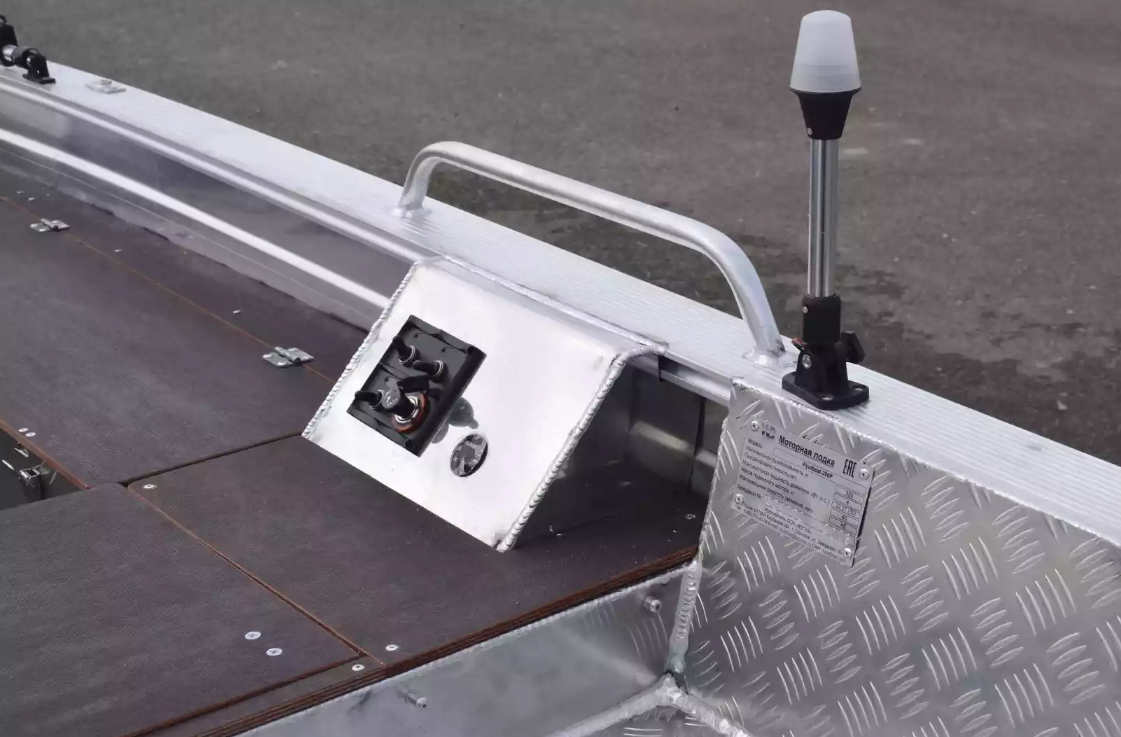Алюминиевая лодка Wyatboat-390РМ в Севастополе