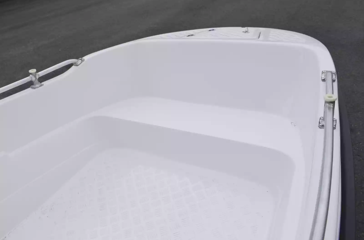 Стеклопластиковая лодка Пингвин New (тримаран) в Севастополе