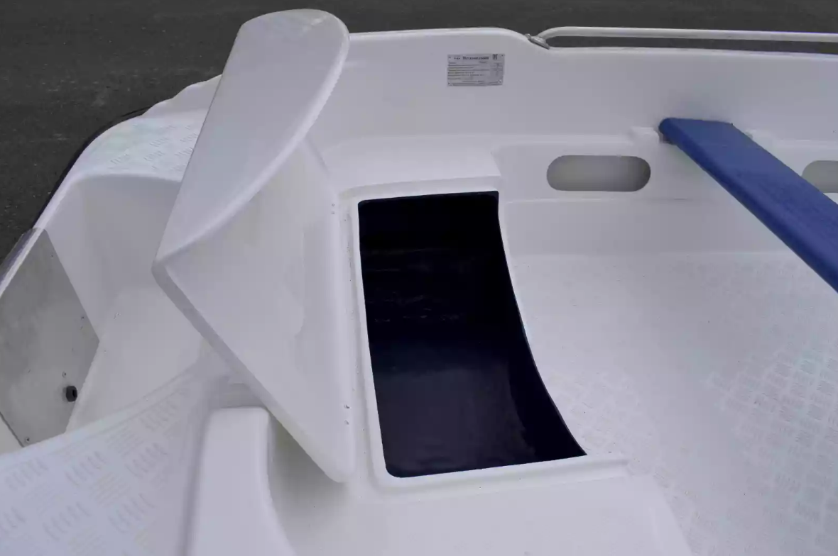 Стеклопластиковая лодка Пингвин New (тримаран) в Севастополе