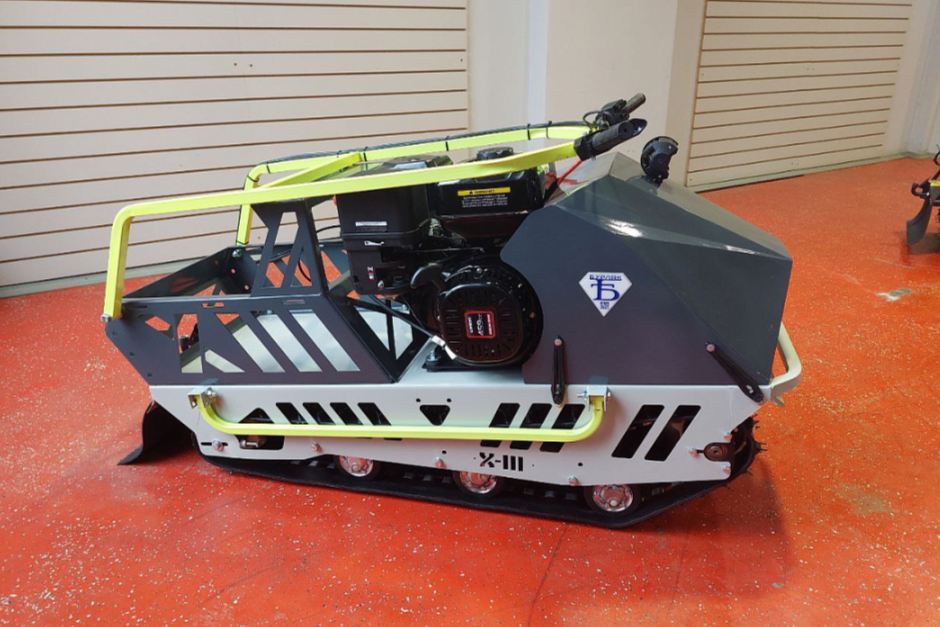 Мотобуксировщик Бурлак Пионер в Севастополе