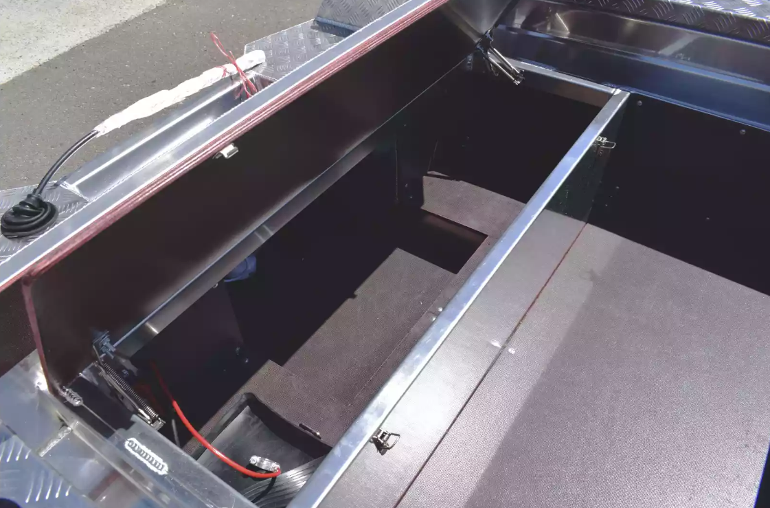 Алюминиевая лодка Wyatboat-390 DCM в Севастополе