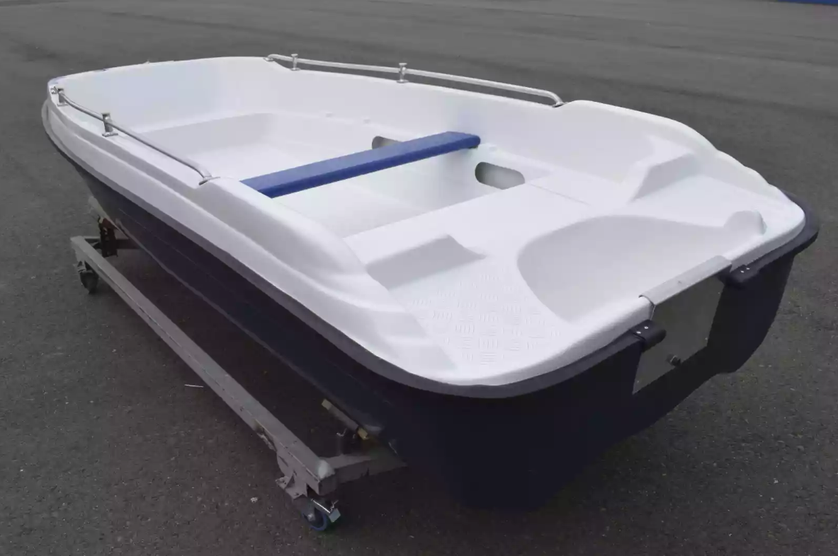 Стеклопластиковая лодка Пингвин New (тримаран) в Севастополе