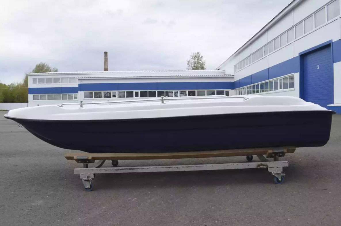 Стеклопластиковая лодка Пингвин New (тримаран) в Севастополе