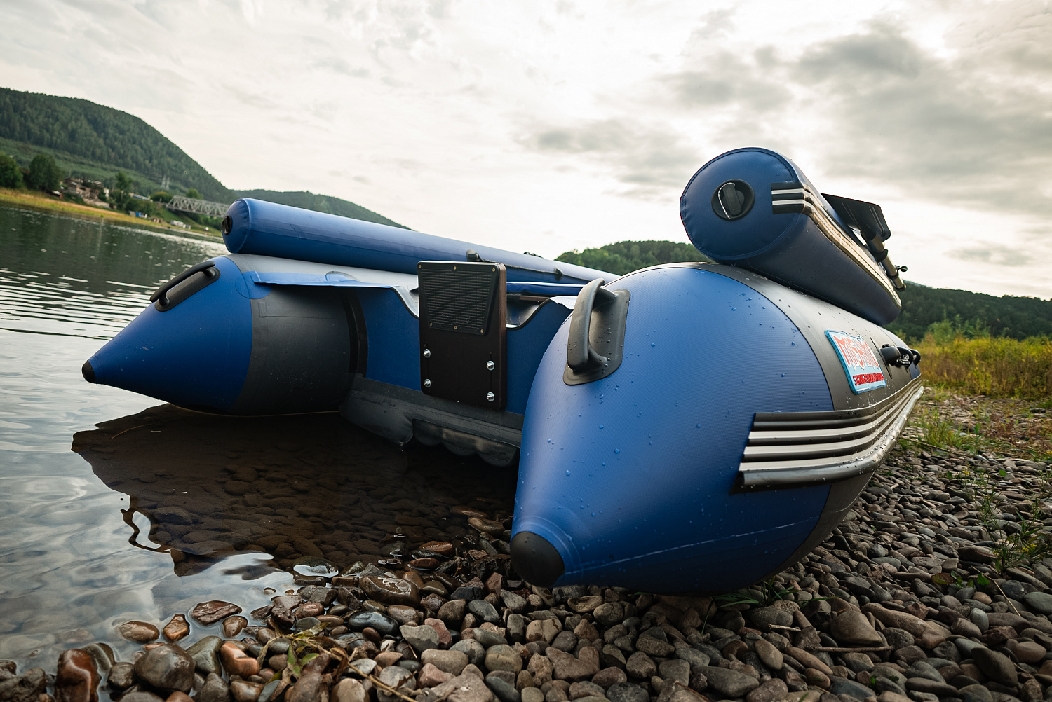 Лодка MISHIMO RIVER FJET PRO 430  под водомет в Севастополе